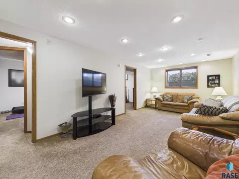 Living - 2900 E 52nd St, Sioux Falls, SD 57103 photo 13 of 16