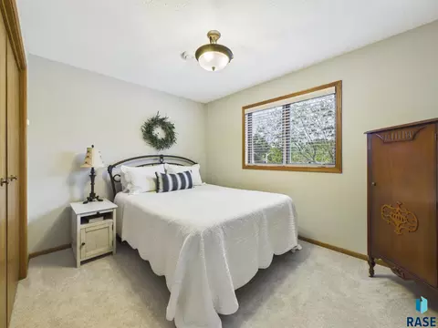 Bedroom - 2900 E 52nd St, Sioux Falls, SD 57103 photo 4 of 13