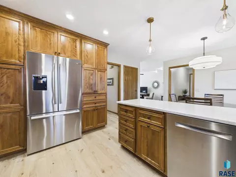 Kitchen - 2900 E 52nd St, Sioux Falls, SD 57103 photo 3 of 3