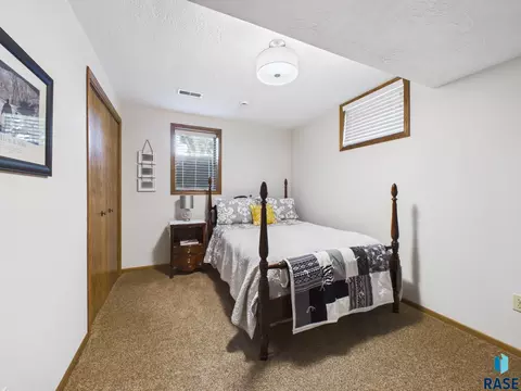 Bedroom - 2900 E 52nd St, Sioux Falls, SD 57103 photo 11 of 13