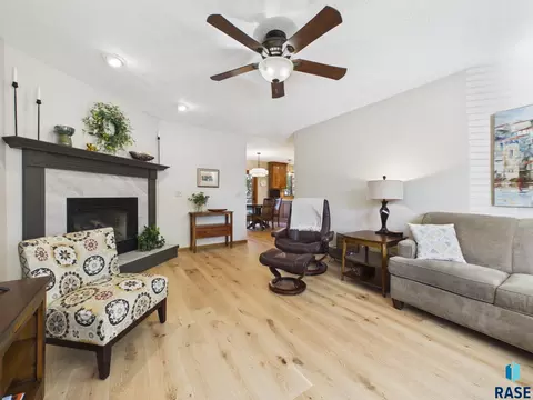 Living - 2900 E 52nd St, Sioux Falls, SD 57103 photo 10 of 16