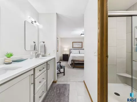 Bath - 2900 E 52nd St, Sioux Falls, SD 57103 photo 4 of 5