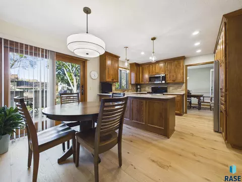 Dining - 2900 E 52nd St, Sioux Falls, SD 57103 photo 8 of 8