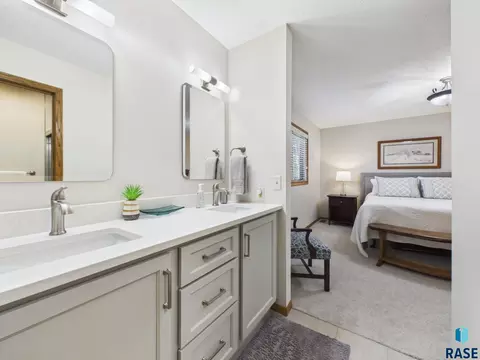 Bath - 2900 E 52nd St, Sioux Falls, SD 57103 photo 3 of 5