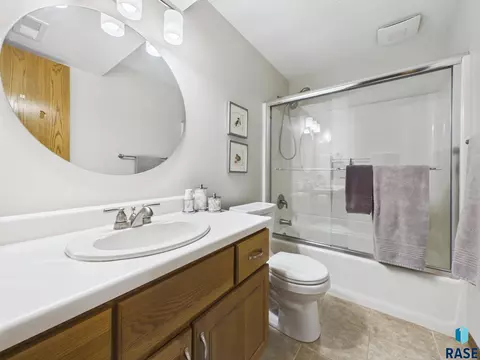 Bath - 2900 E 52nd St, Sioux Falls, SD 57103 photo 5 of 5