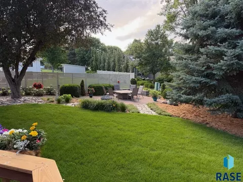 Exterior - 2900 E 52nd St, Sioux Falls, SD 57103 photo 10 of 11