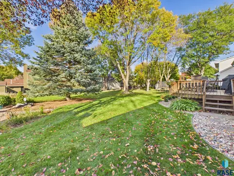 Exterior - 2900 E 52nd St, Sioux Falls, SD 57103 photo 5 of 11