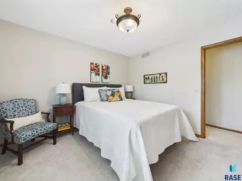 Bedroom - 2900 E 52nd St, Sioux Falls, SD 57103 photo 2 of 13