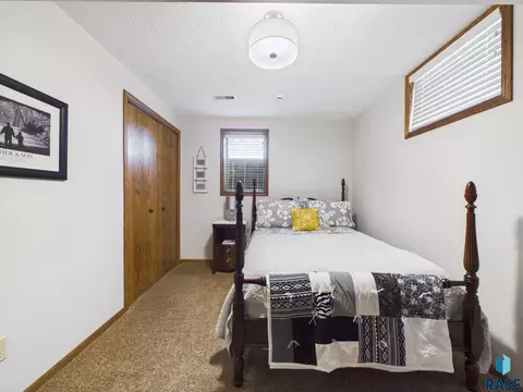 Bedroom - 2900 E 52nd St, Sioux Falls, SD 57103 photo 12 of 13