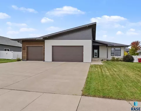 Exterior - 8204 E Roughlock St, Sioux Falls, SD 57110 photo 2 of 6