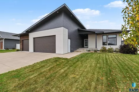 Exterior - 8204 E Roughlock St, Sioux Falls, SD 57110 photo 6 of 6