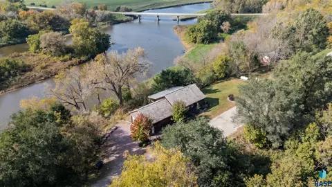 1823 Ashley Ave, Larchwood, IA 51241