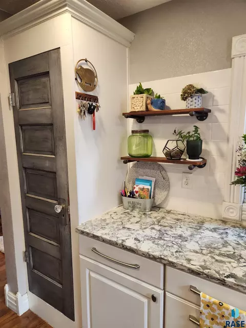 Kitchen - 304 E Beebe Ave, Chamberlain, SD 57325 photo 2 of 4