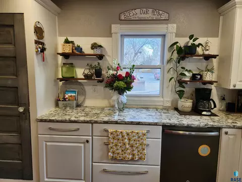 Kitchen - 304 E Beebe Ave, Chamberlain, SD 57325 photo 1 of 4