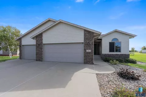 804 S 7th Ave, Brandon, SD 57005
