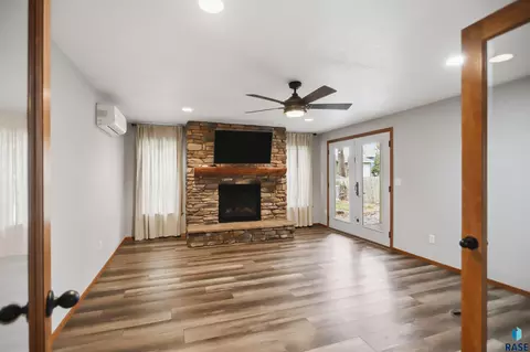 Living - 445 N Jenny Ave, Tea, SD 57064 photo 8 of 8