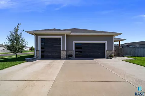 Exterior - 6501 E 33rd St, Sioux Falls, SD 57110 photo 2 of 15