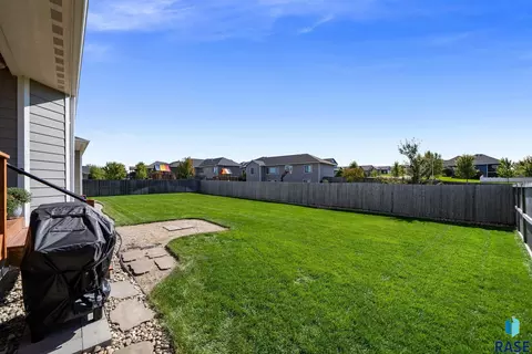 Exterior - 6501 E 33rd St, Sioux Falls, SD 57110 photo 12 of 15