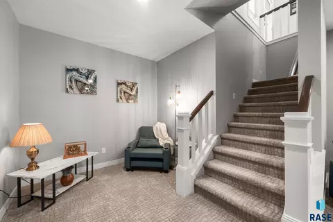Entry Way - 6501 E 33rd St, Sioux Falls, SD 57110 photo 2 of 2