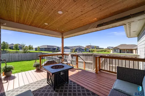 Exterior - 6501 E 33rd St, Sioux Falls, SD 57110 photo 3 of 15