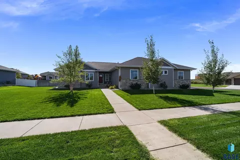 Exterior - 6501 E 33rd St, Sioux Falls, SD 57110 photo 6 of 15