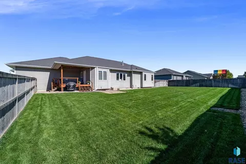 Exterior - 6501 E 33rd St, Sioux Falls, SD 57110 photo 10 of 15