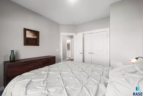 Bedroom - 6501 E 33rd St, Sioux Falls, SD 57110 photo 5 of 9