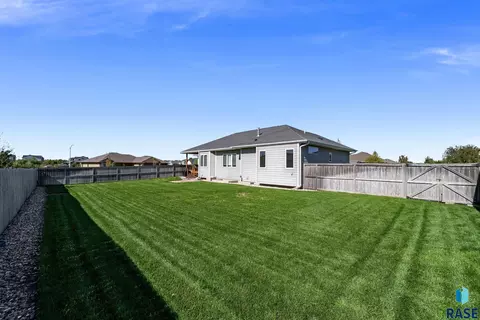 Exterior - 6501 E 33rd St, Sioux Falls, SD 57110 photo 7 of 15