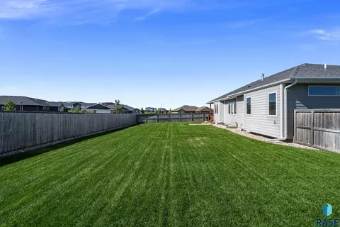 Exterior - 6501 E 33rd St, Sioux Falls, SD 57110 photo 11 of 15