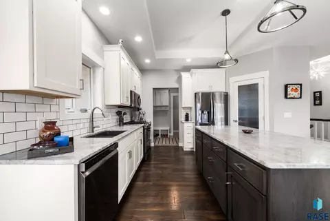 Kitchen - 6501 E 33rd St, Sioux Falls, SD 57110 photo 5 of 6