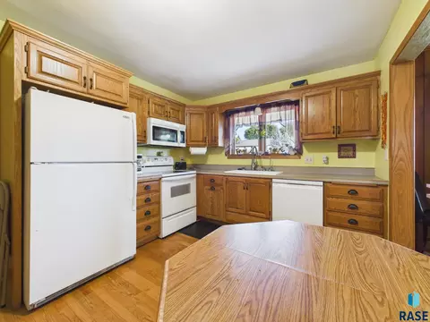 Kitchen - 1205 E 30th St, Sioux Falls, SD 57105 photo 3 of 4