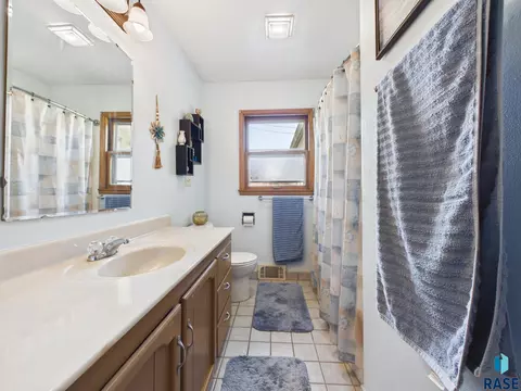 Bath - 1205 E 30th St, Sioux Falls, SD 57105 photo 1 of 2