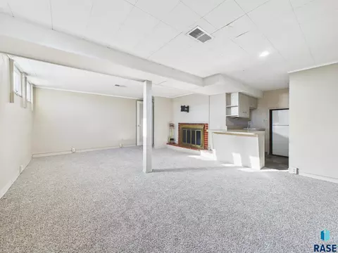 Living - 1205 E 30th St, Sioux Falls, SD 57105 photo 12 of 12