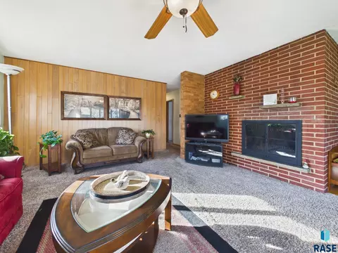 Living - 1205 E 30th St, Sioux Falls, SD 57105 photo 4 of 12