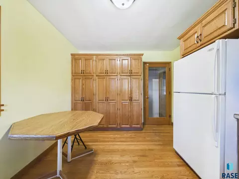 Kitchen - 1205 E 30th St, Sioux Falls, SD 57105 photo 2 of 4