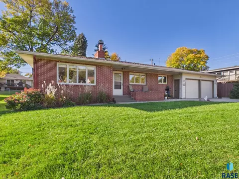 Exterior - 1205 E 30th St, Sioux Falls, SD 57105 photo 1 of 3