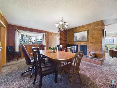 Dining - 1205 E 30th St, Sioux Falls, SD 57105 photo 4 of 5