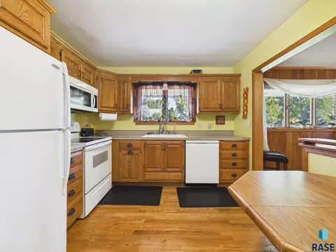 Kitchen - 1205 E 30th St, Sioux Falls, SD 57105 photo 4 of 4