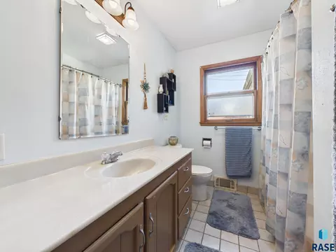Bath - 1205 E 30th St, Sioux Falls, SD 57105 photo 2 of 2