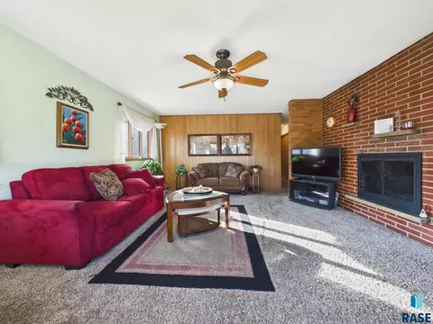 Living - 1205 E 30th St, Sioux Falls, SD 57105 photo 6 of 12