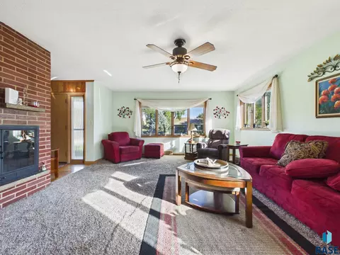 Living - 1205 E 30th St, Sioux Falls, SD 57105 photo 2 of 12