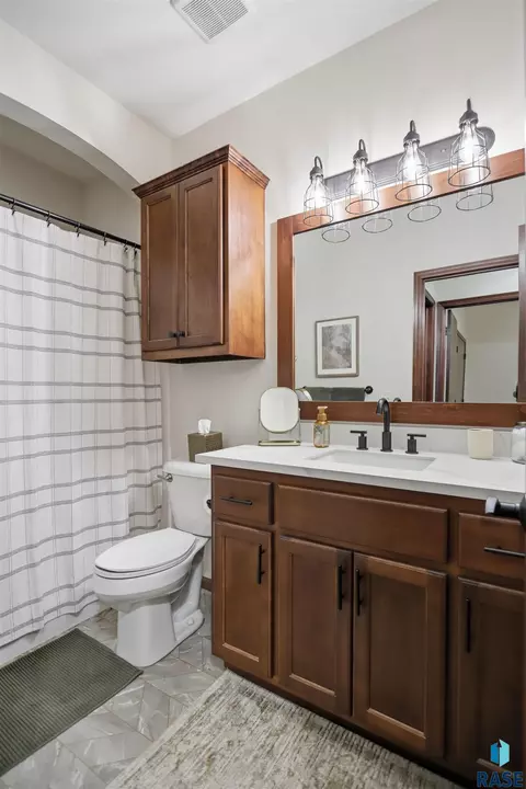 Bath - 5401 S Westwind Ave, Sioux Falls, SD 57108 photo 2 of 2