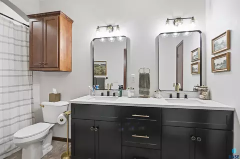 Bath - 5401 S Westwind Ave, Sioux Falls, SD 57108 photo 1 of 2