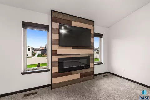 Other - 2909 S Keyrell Dr, Sioux Falls, SD 57106 photo 4 of 15