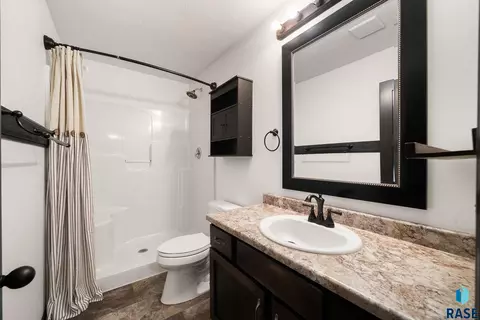 Bath - 2909 S Keyrell Dr, Sioux Falls, SD 57106 photo 2 of 4