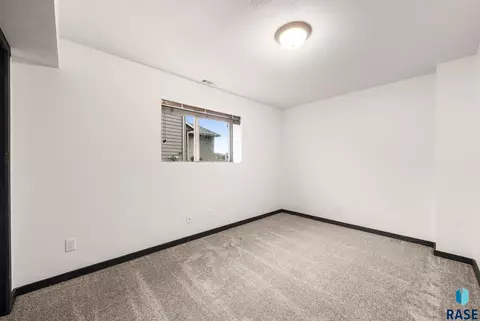 Bedroom - 2909 S Keyrell Dr, Sioux Falls, SD 57106 photo 6 of 8