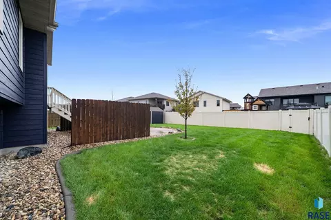 Exterior - 2909 S Keyrell Dr, Sioux Falls, SD 57106 photo 5 of 15