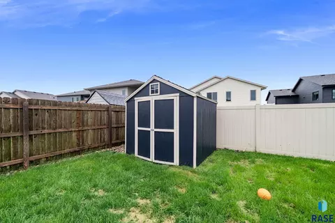 Exterior - 2909 S Keyrell Dr, Sioux Falls, SD 57106 photo 7 of 15