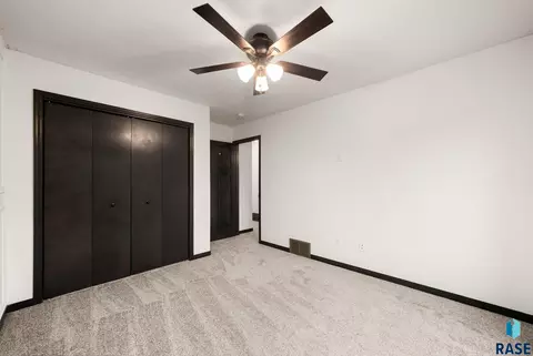 Bedroom - 2909 S Keyrell Dr, Sioux Falls, SD 57106 photo 5 of 8