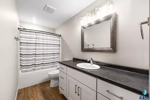Bath - 120 E Ivy Rd, Tea, SD 57064 photo 4 of 4